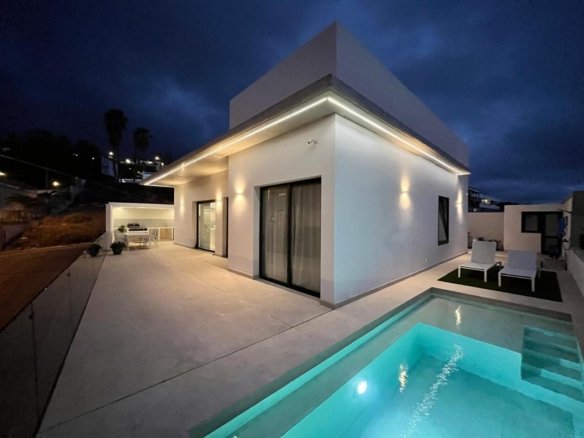 Exclusiva y Moderna Villa en Pueto Santiago